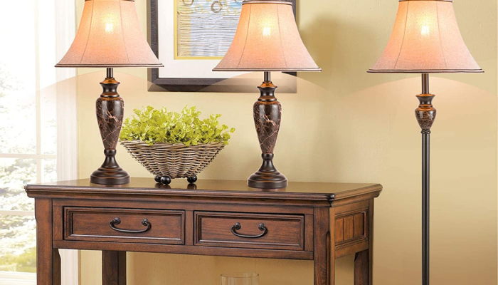 Decor With A Pair Of Table Lamps / How To Decorate A Console table