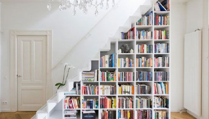 Bookshelf under Indoor Stair / Ideas For Storage under Indoor Stair