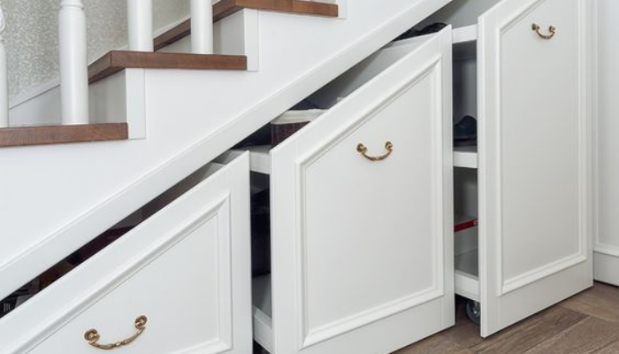 Drawer under Indoor Stair / Ideas For Storage under Indoor Stair