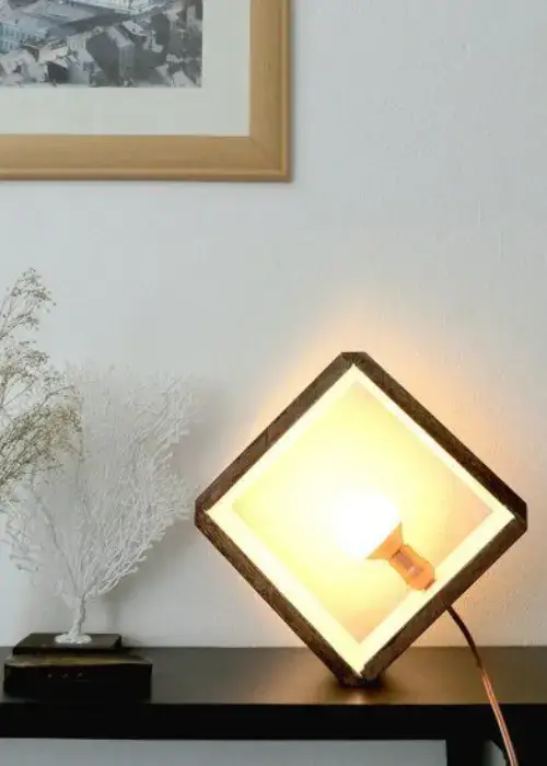 decor with Wooden Cube Lamp / how to decor a table with a wooden table lamp ? 