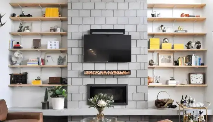 decor with open shelves / how to decorate around a wall mounted TV ?