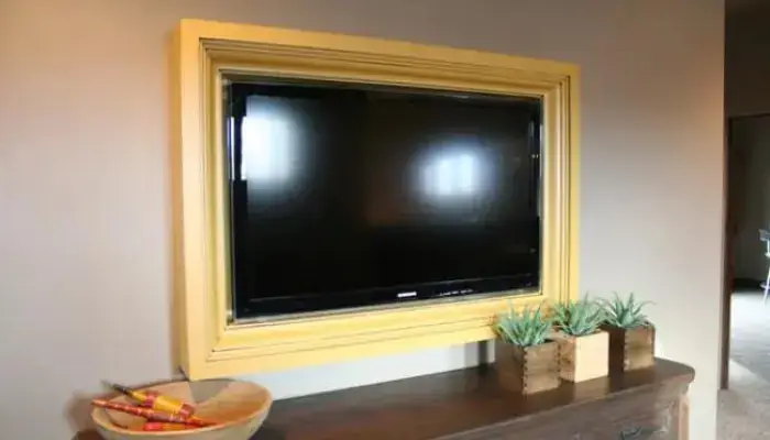 decor with TV Frame / how to decorate around a wall mounted TV ?