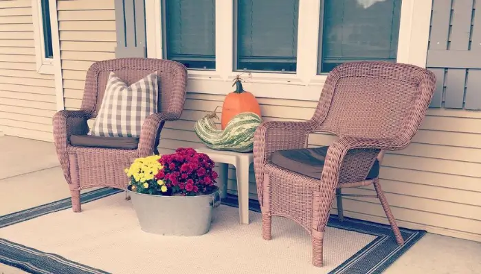 2. decor with Bucket of Flowers / how to decor Front Porches With Fall Flowers?