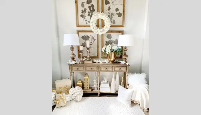Mismatch christmas console table decoration / best ideas for decorate a console table