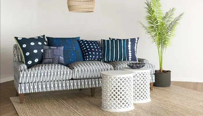 Add a Pop of Color with Throw Pillows / best ways to give your sofa new life 
