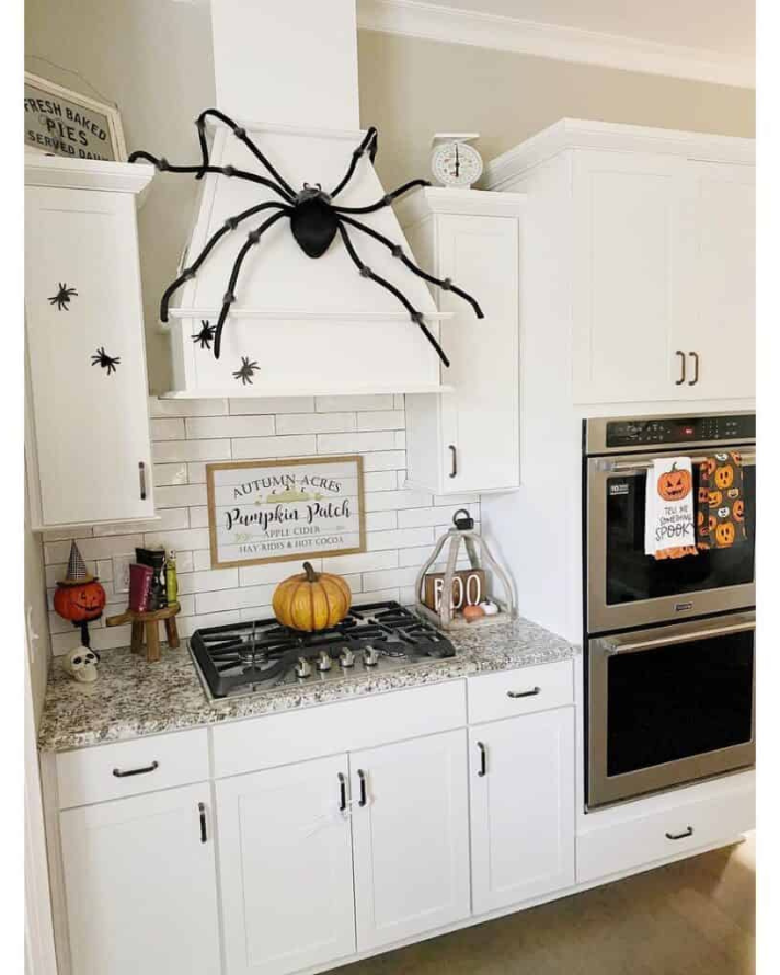 Halloween Kitchen Décor